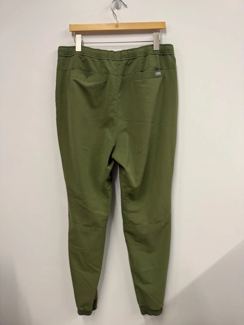 FIGS Tansen Jogger Scrub Pants for Men in Olive Green XL